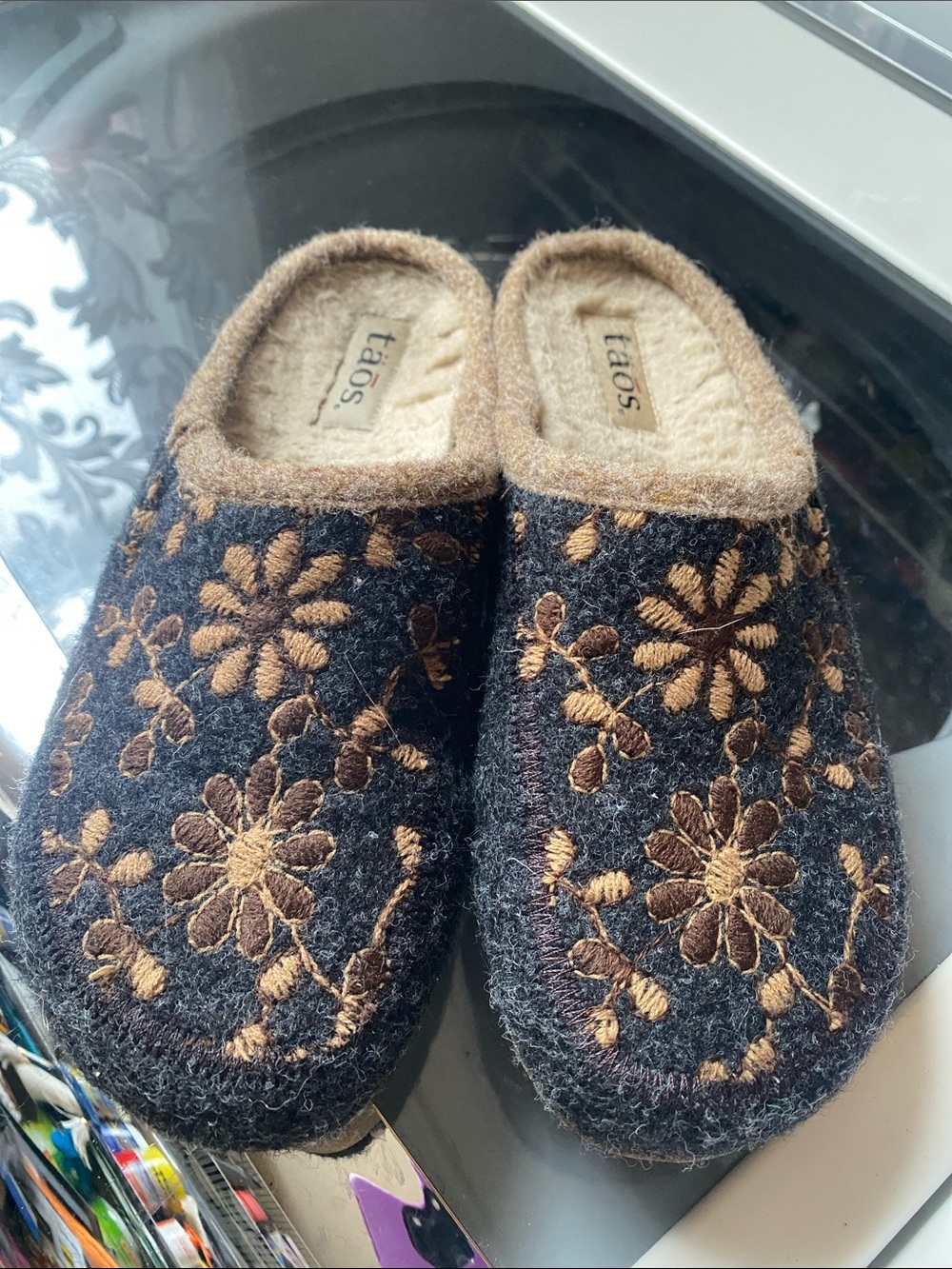 Preowned Taos  wool   Embroidered Wool-Lined Slip-On 40 EURO  Good